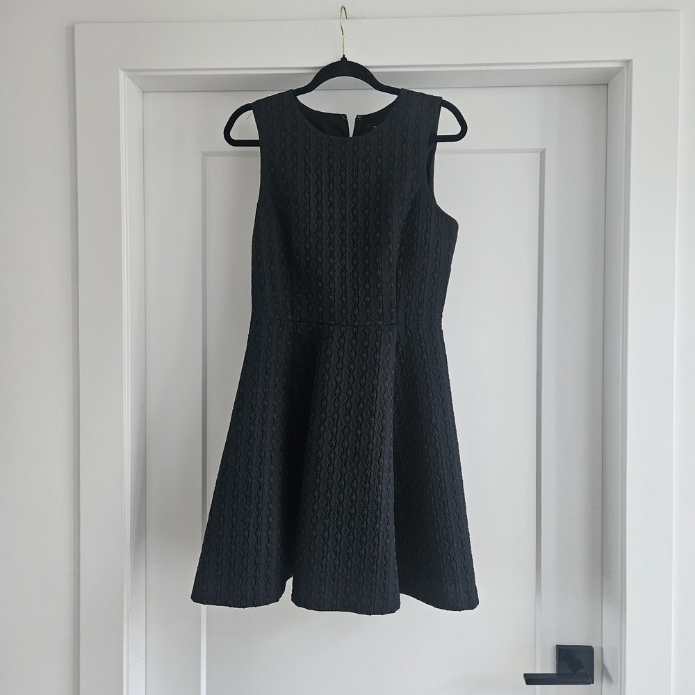 Theory Black Textured Fit & Flare Dress Size 6 – Sleeveless A-Line Classic